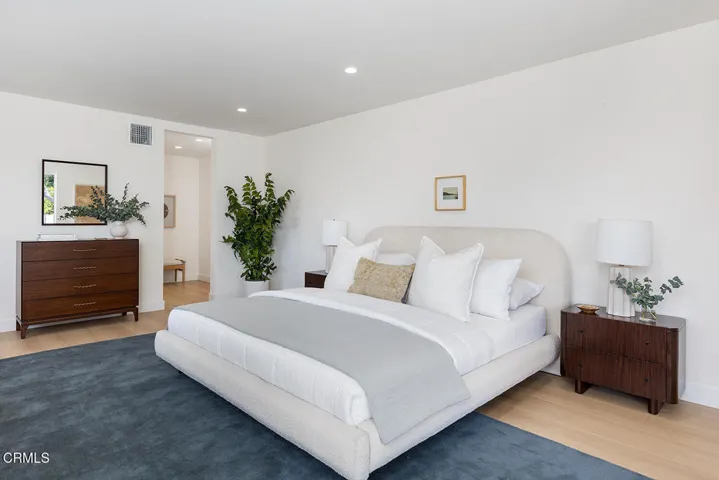 981 Glen Oaks Blvd 049-mls