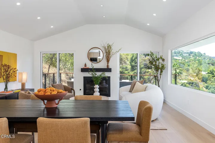 981 Glen Oaks Blvd 021-mls