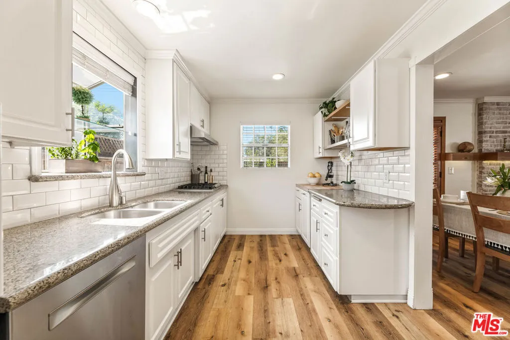 Updated kitchen with Bosch dis