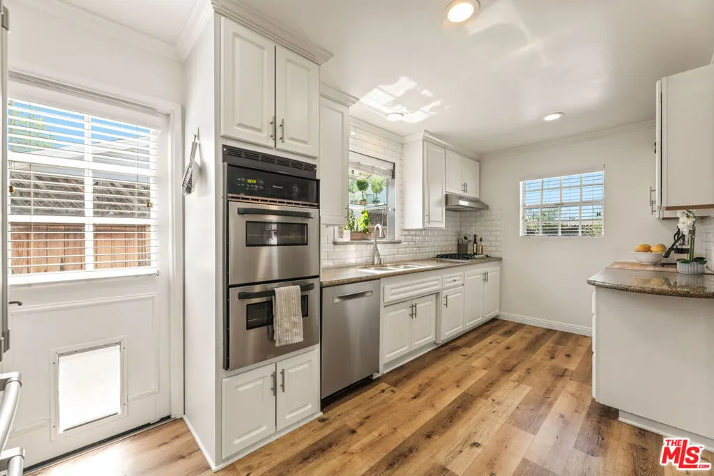 Built-in oven & broiler, stain