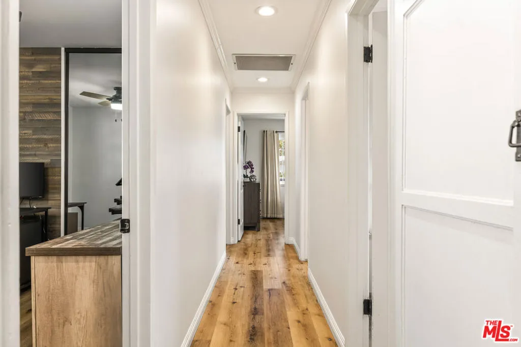 Hallway to bedrooms and bathro