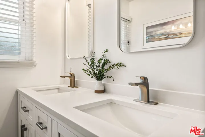 Modernized 2nd bathroom with d