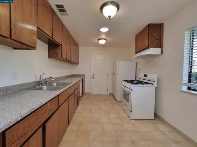 1156 Santa Barbara Dr, Santa Rosa, California 95404