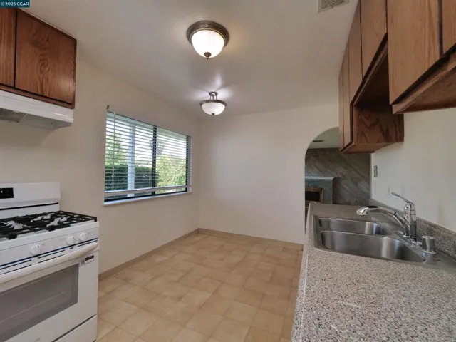 1156 Santa Barbara Dr, Santa Rosa, California 95404