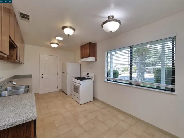 1156 Santa Barbara Dr, Santa Rosa, California 95404