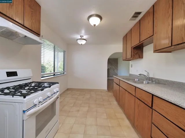 1156 Santa Barbara Dr, Santa Rosa, California 95404