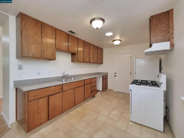 1156 Santa Barbara Dr, Santa Rosa, California 95404