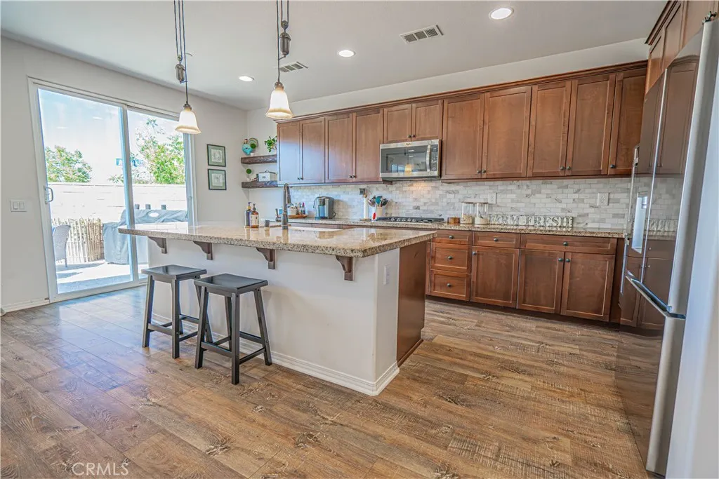 Kitchen, upgraded cabinets