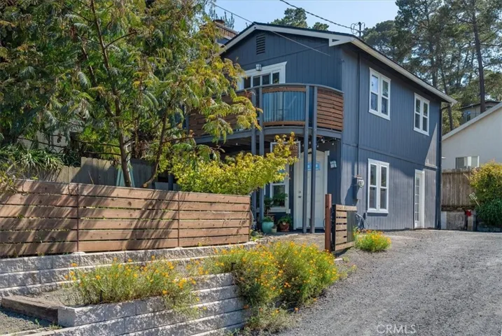 View of house walking up driveway.