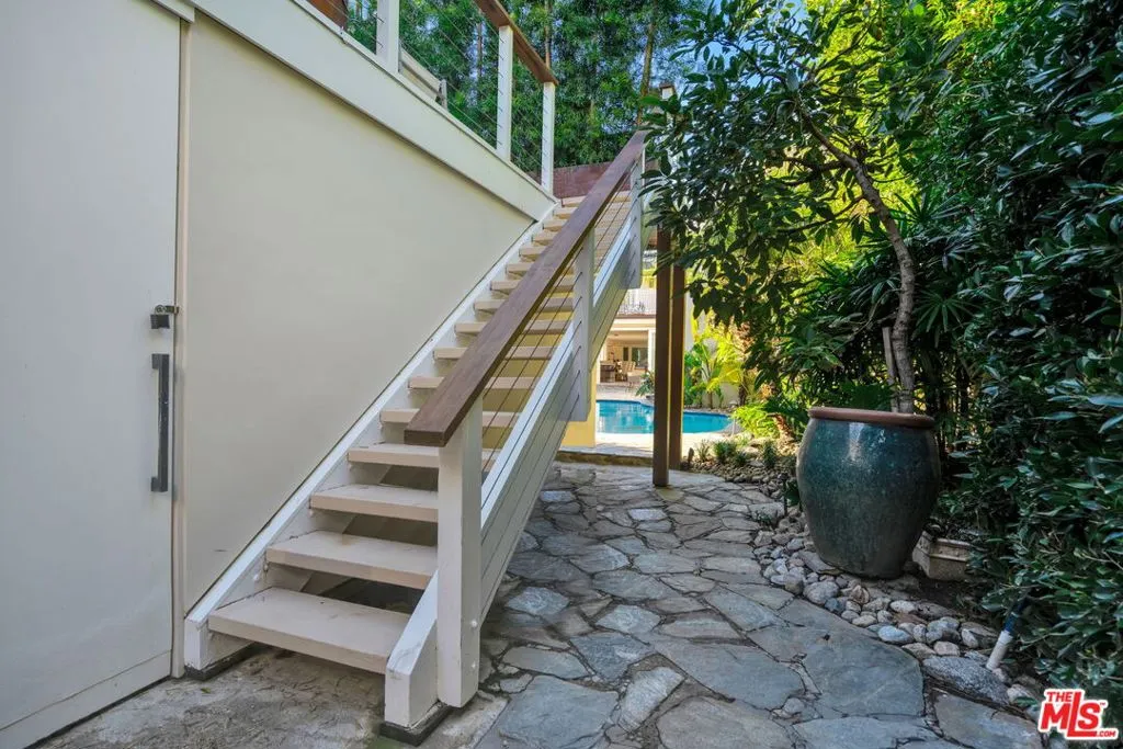 Steps to Guesthouse
