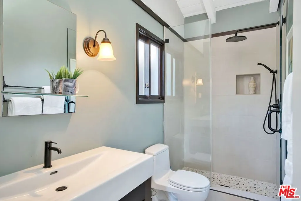 Guest House Bathroom