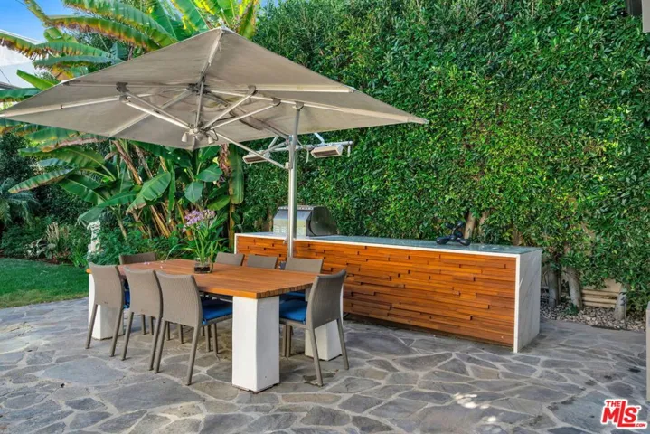 Backyard Island and BBQ