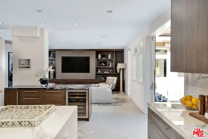 Main House Kitchen & Family Ro