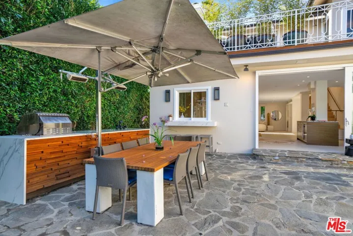 Backyard Island & BBQ
