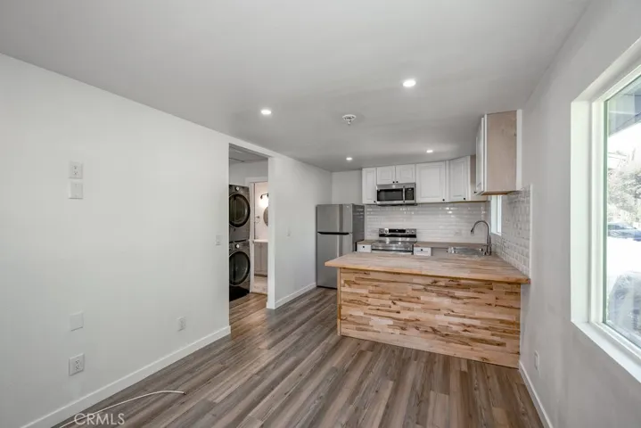 1069 Erringer Road 1, Simi Valley, California 93065