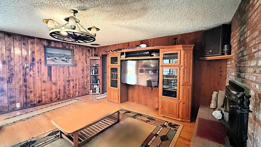 11041 Summit Avenue, Santee, California 92071