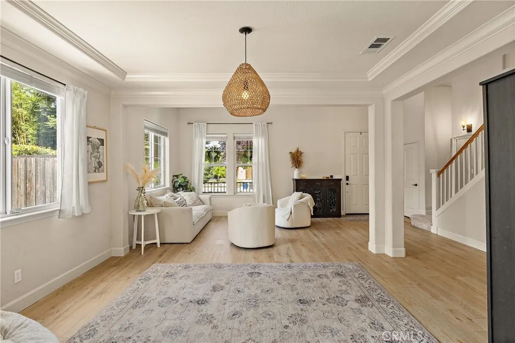 The front rooms can be used in many different ways, the options are endless.... separate living room, formal dining, office, playroom, the list goes on.