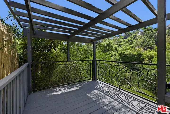 2300 Benedict Canyon Drive, Beverly Hills, California 90210