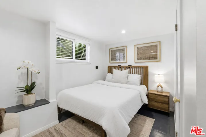 2300 Benedict Canyon Drive, Beverly Hills, California 90210