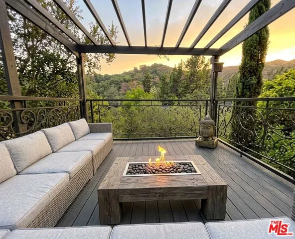 2300 Benedict Canyon Drive, Beverly Hills, California 90210
