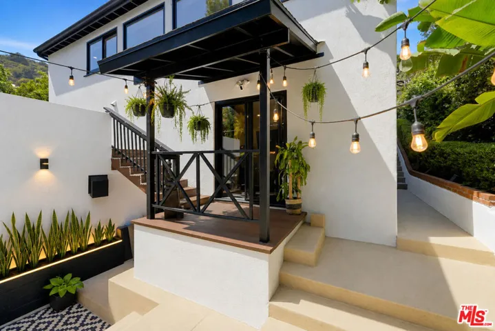 2300 Benedict Canyon Drive, Beverly Hills, California 90210