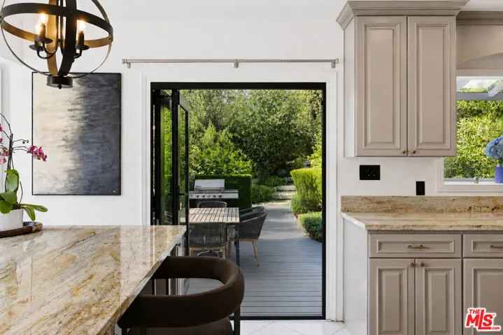 2300 Benedict Canyon Drive, Beverly Hills, California 90210