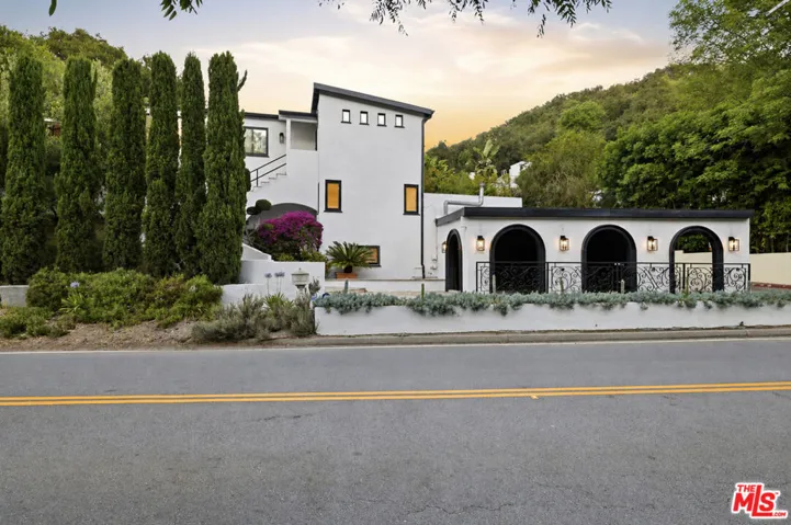 2300 Benedict Canyon Drive, Beverly Hills, California 90210