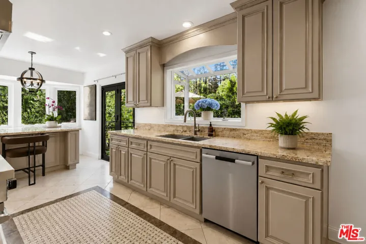 2300 Benedict Canyon Drive, Beverly Hills, California 90210