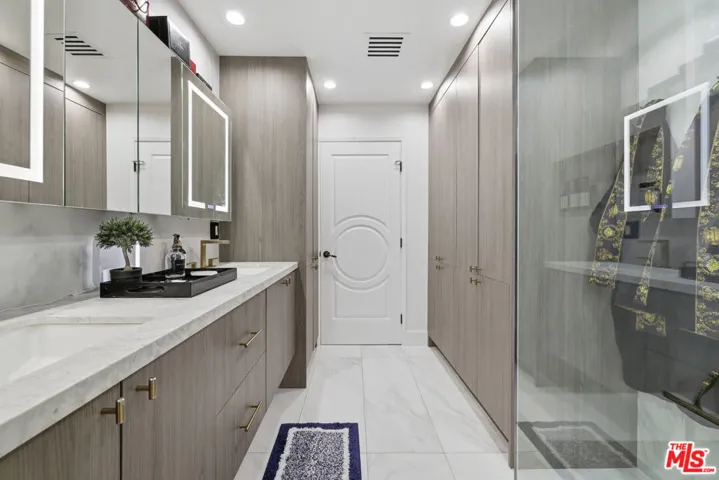 2300 Benedict Canyon Drive, Beverly Hills, California 90210