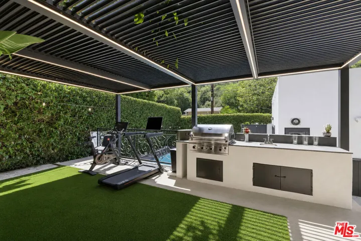 2300 Benedict Canyon Drive, Beverly Hills, California 90210