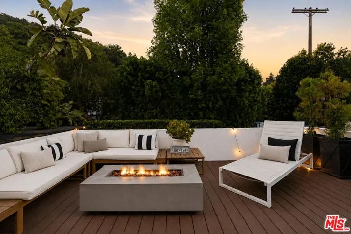 2300 Benedict Canyon Drive, Beverly Hills, California 90210