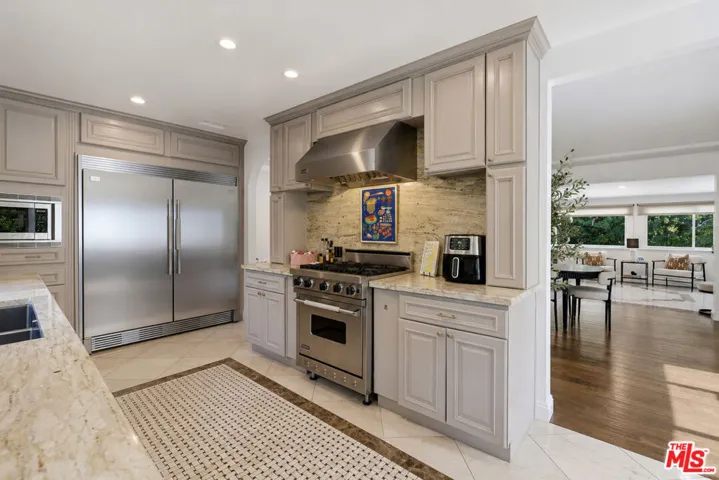 2300 Benedict Canyon Drive, Beverly Hills, California 90210