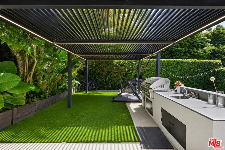 2300 Benedict Canyon Drive, Beverly Hills, California 90210