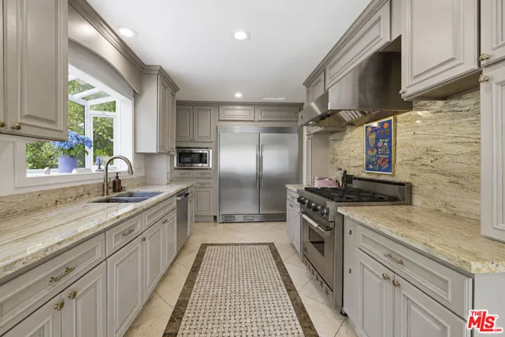 2300 Benedict Canyon Drive, Beverly Hills, California 90210