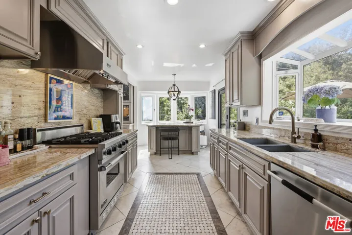 2300 Benedict Canyon Drive, Beverly Hills, California 90210