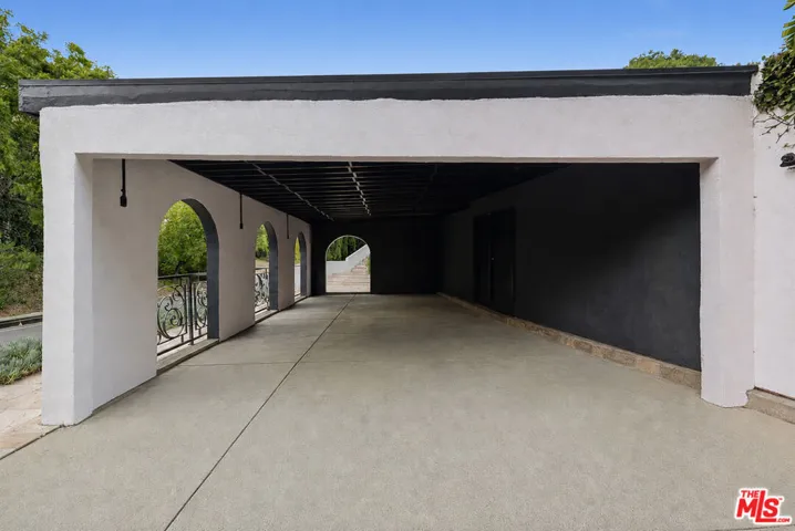 2300 Benedict Canyon Drive, Beverly Hills, California 90210