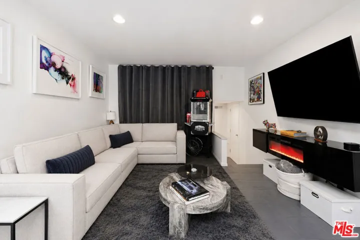 2300 Benedict Canyon Drive, Beverly Hills, California 90210