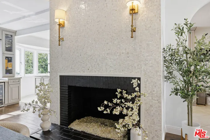 2300 Benedict Canyon Drive, Beverly Hills, California 90210