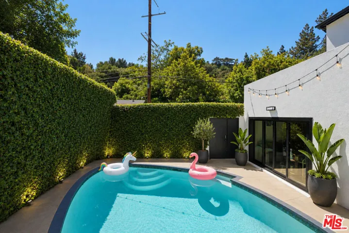 2300 Benedict Canyon Drive, Beverly Hills, California 90210