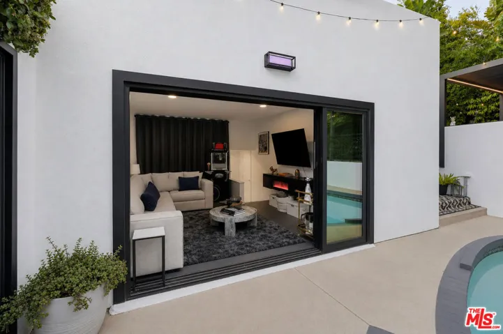 2300 Benedict Canyon Drive, Beverly Hills, California 90210