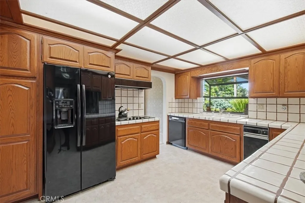 Kitchen, trash compactor, dishwasher,