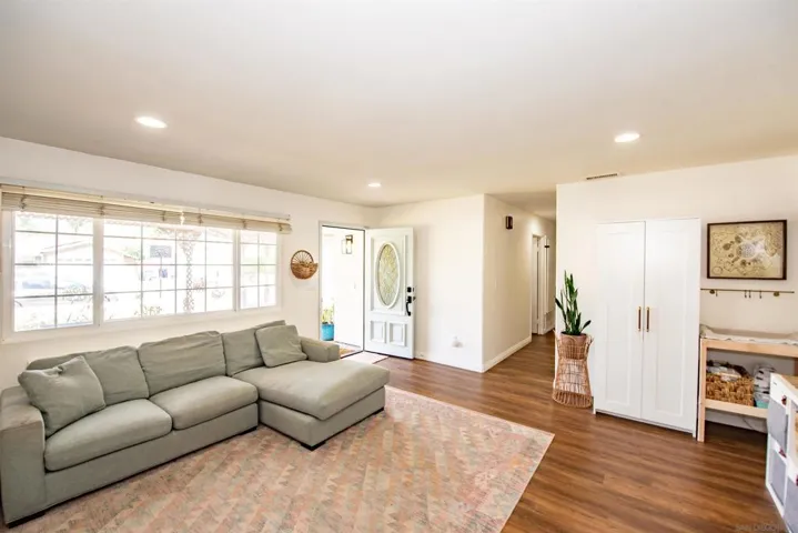 15235 Hesta, Poway, California 92064