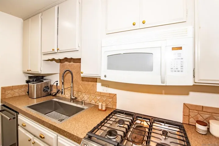 15235 Hesta, Poway, California 92064