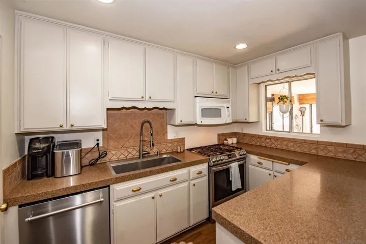 15235 Hesta, Poway, California 92064