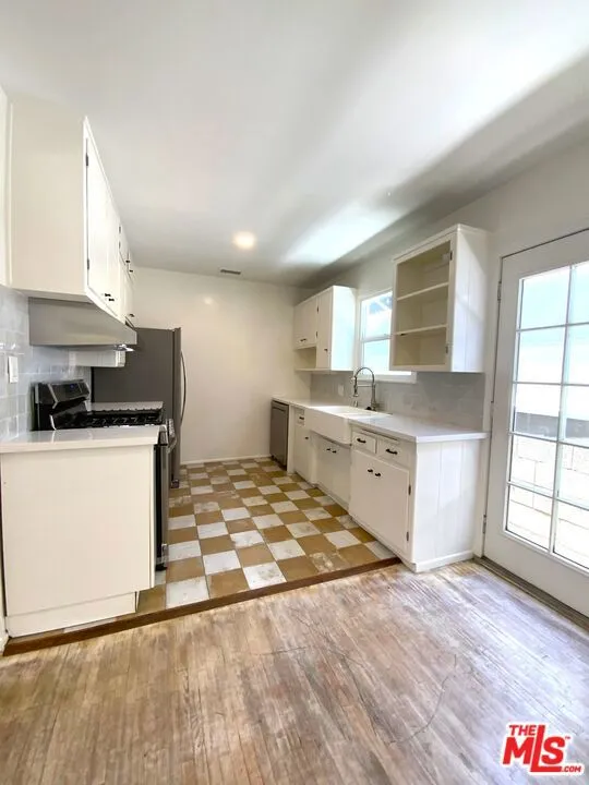 Kitchen b