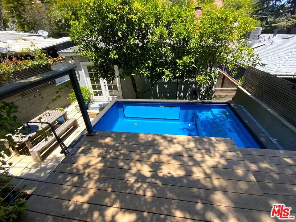 Pool h