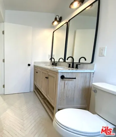 Bathroom e