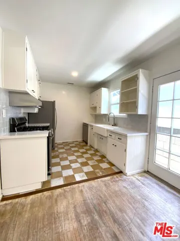 Kitchen b