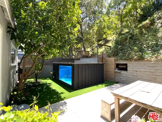 Pool View b