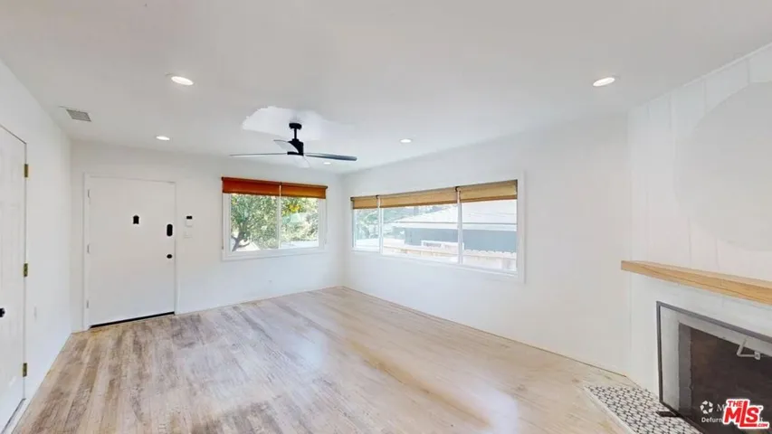 Living Room c